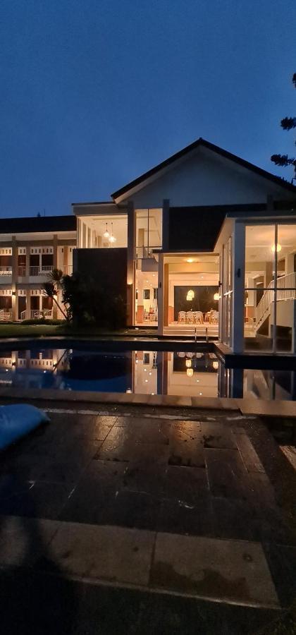Villa Aurora Cisarua Ngoại thất bức ảnh