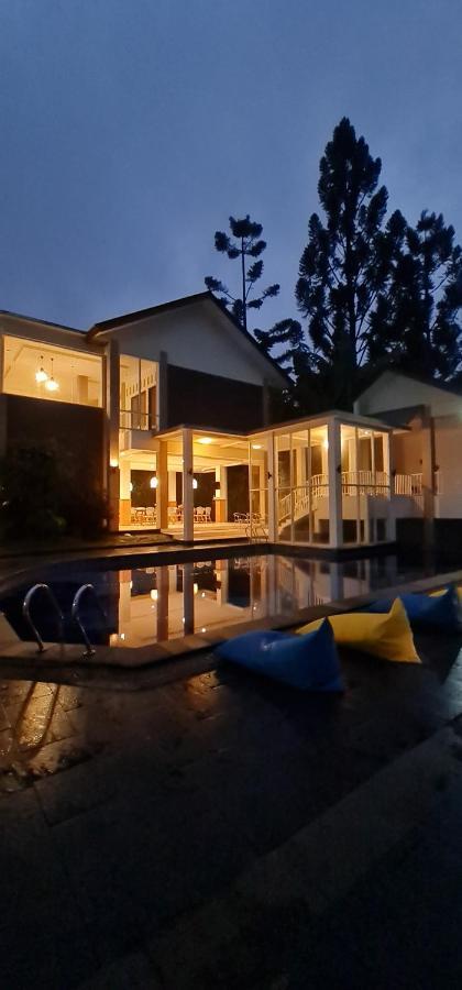 Villa Aurora Cisarua Ngoại thất bức ảnh