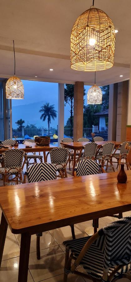 Villa Aurora Cisarua Ngoại thất bức ảnh